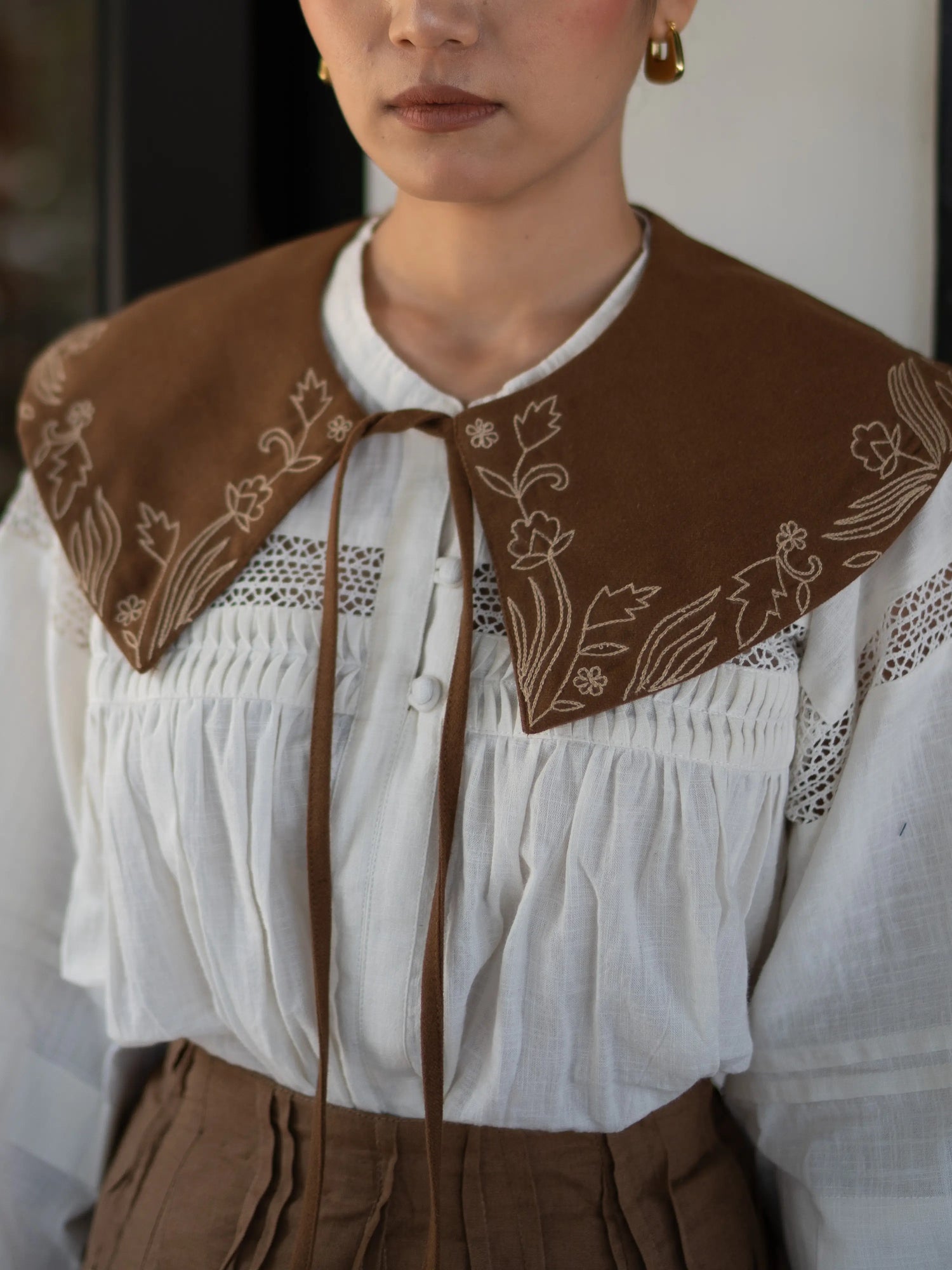Faint Form Collar