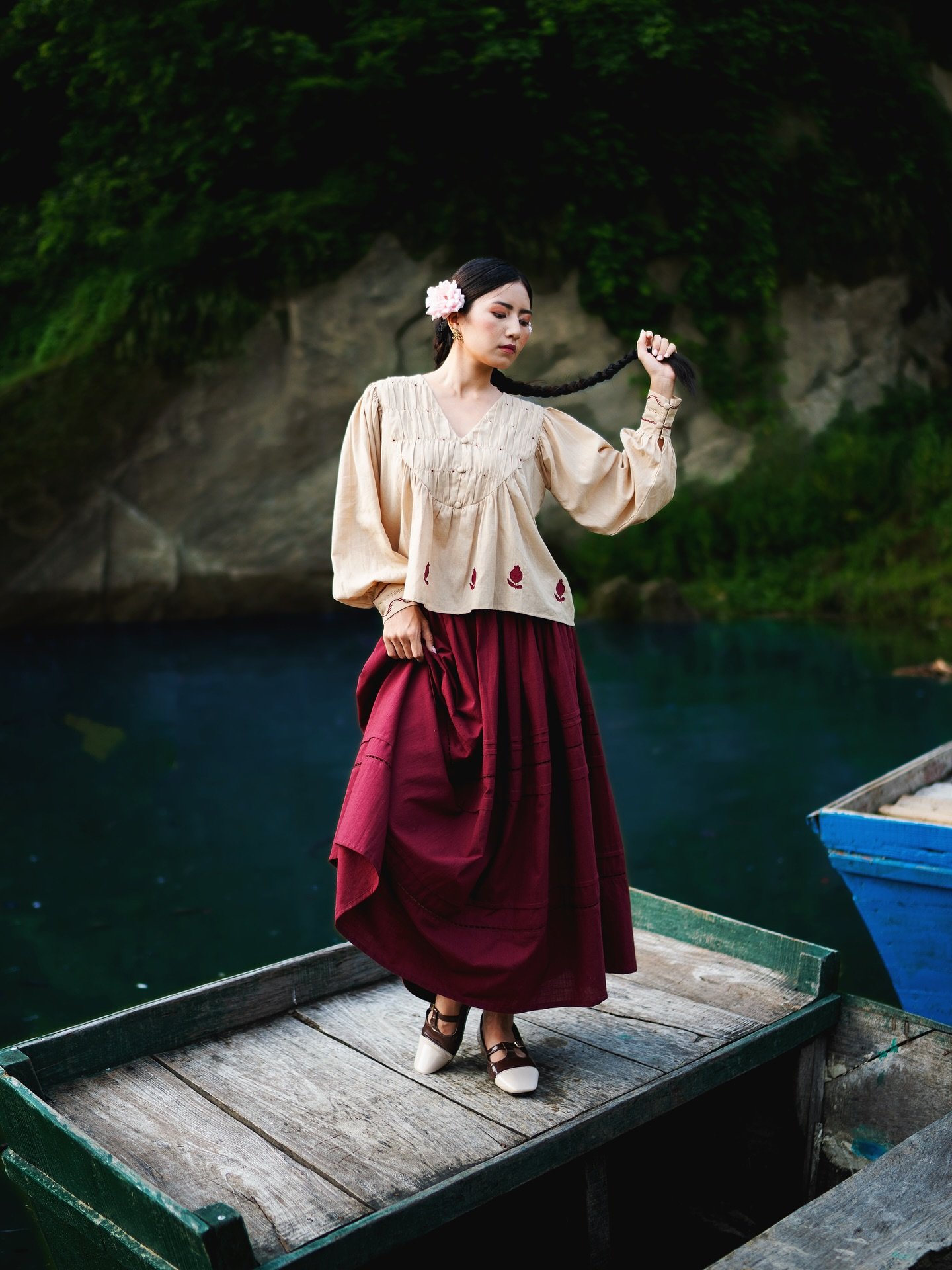 Ella cord set adorned with hand detail embroidery 
shop at www.urnam.com Ella cord set adorned with hand detail embroidery 
shop at www.urnam.com